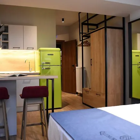 Q Luxury Apartment *